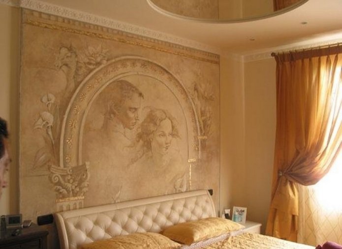 fresco at the headboard
