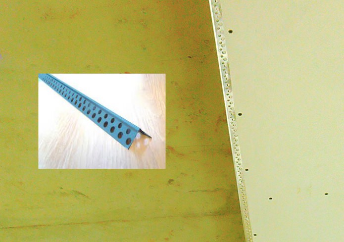 Pose des angles perforés