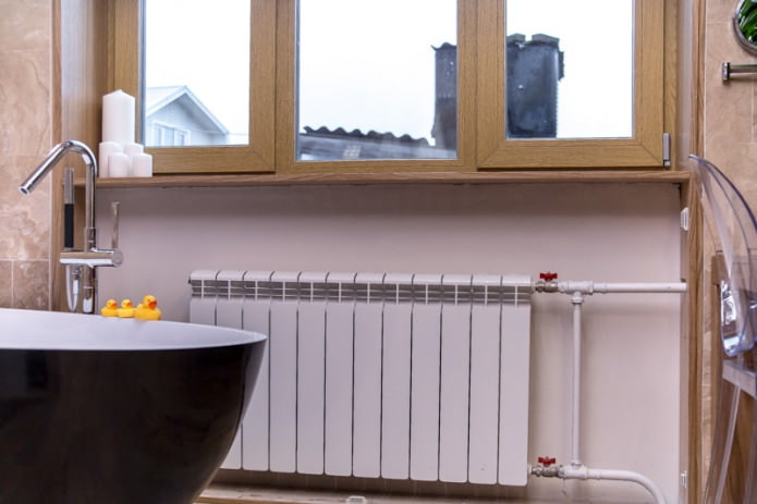 Batterie dans la salle de bain
