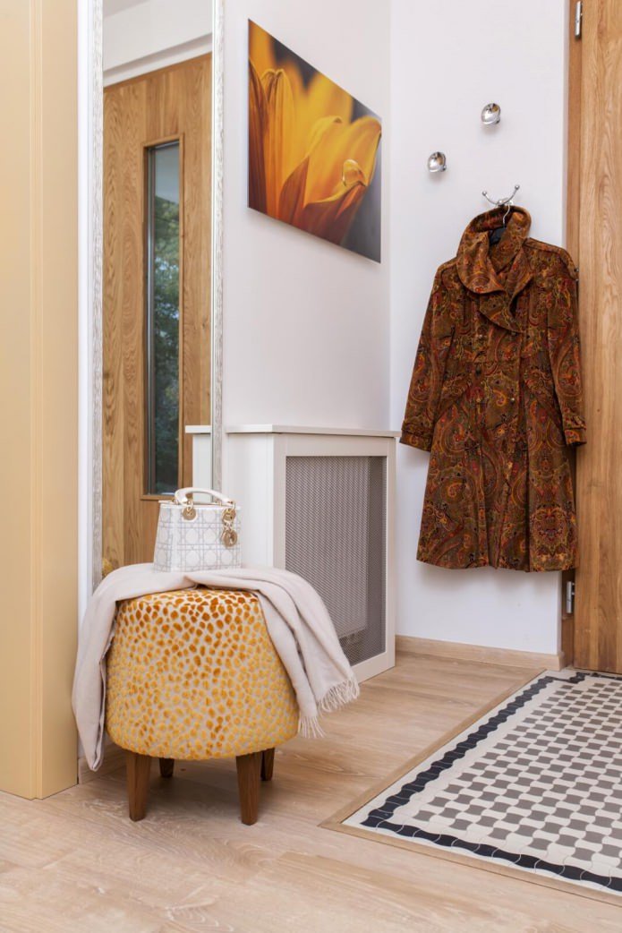 caisson de radiateur dans le couloir