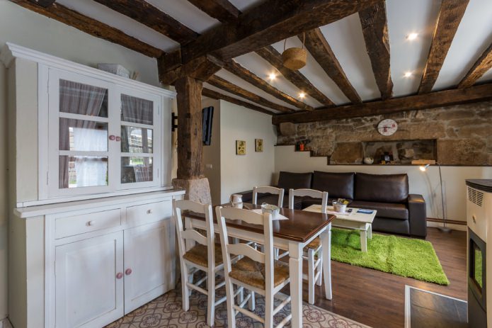 poutres en bois au plafond