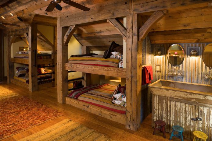 chambre d'enfant avec lits superposés