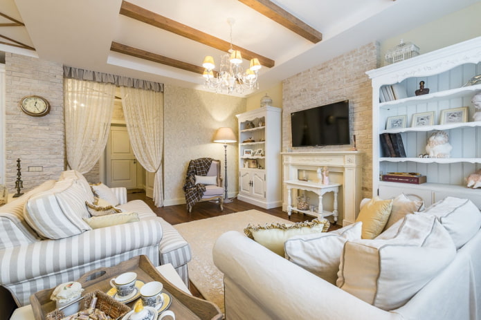 plafond suspendu avec poutres
