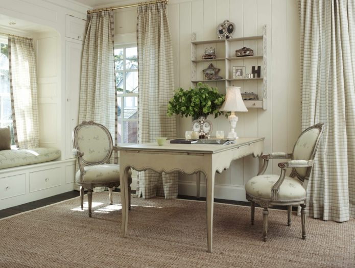 bureau avec boiseries