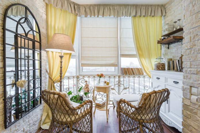 intérieur de la loggia avec fauteuils confortables