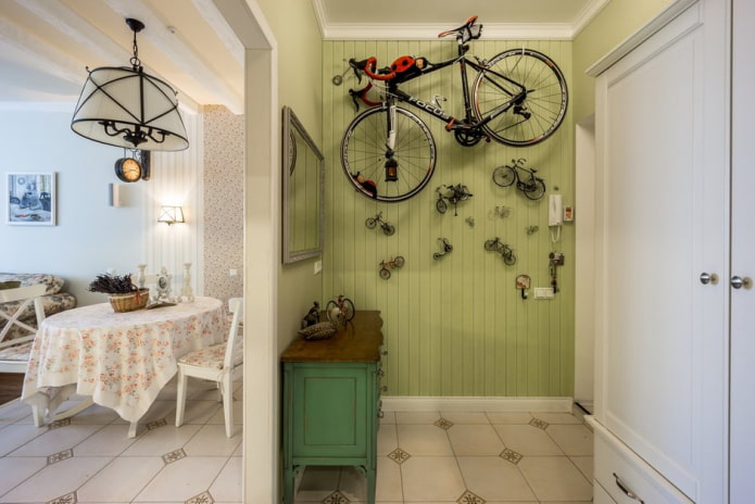 Vélo au mur