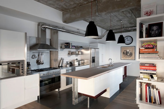 Tuyaux et béton dans l'intérieur de la cuisine