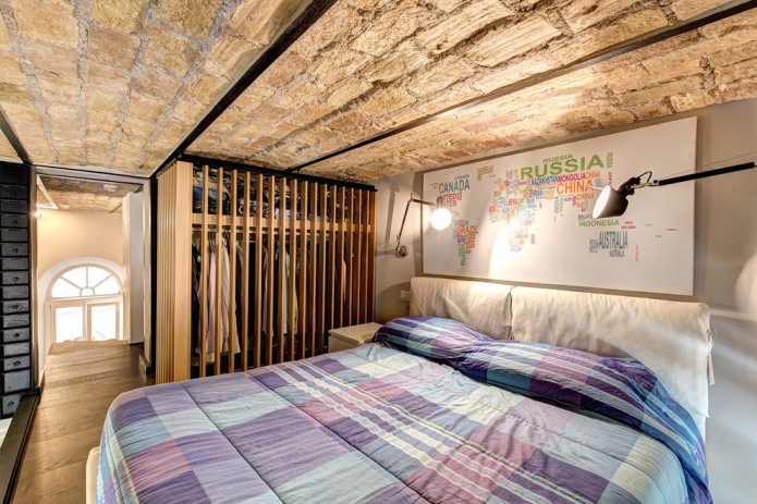 finition de plafond brut dans la chambre
