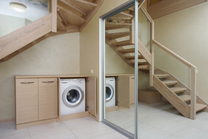 Meuble compact avec un lave-linge machine