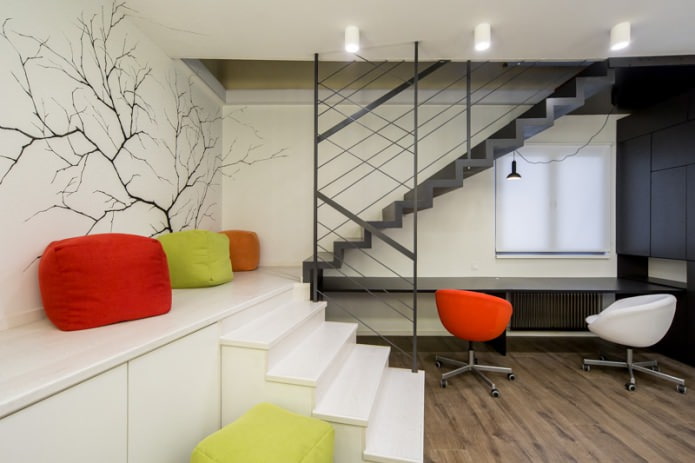 bureau avec deux chaises