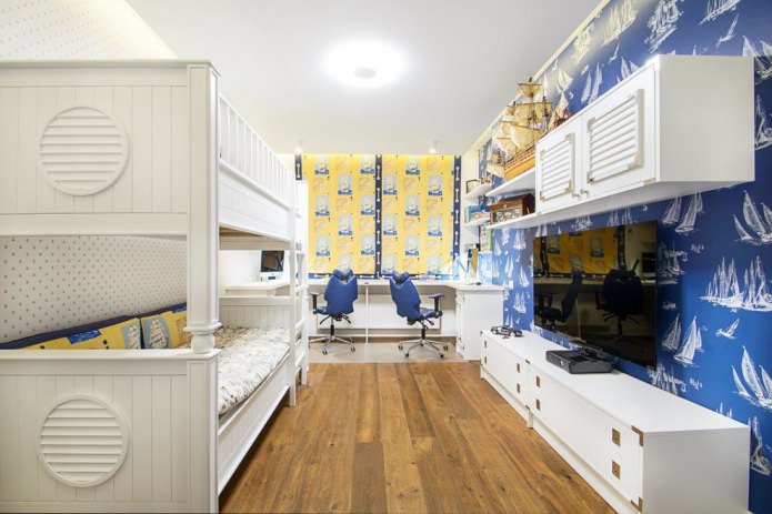 Rideaux romains dans la chambre de bébé dans un style nautique