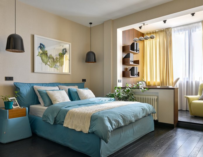 Chambre avec espace de travail sur le balcon