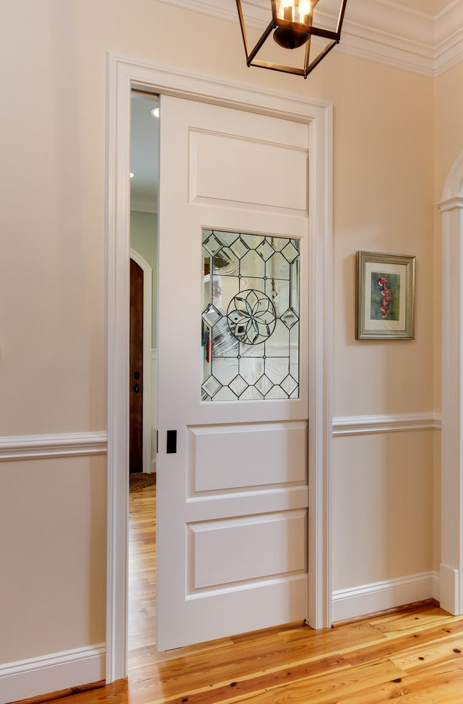 insert en verre sur une porte