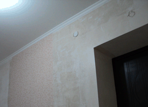 Comment coller du papier peint au-dessus d'une porte
