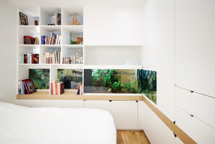 Intérieur de chambre avec un aquarium