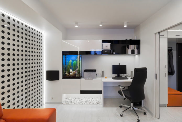 Aquarium dans un bureau high-tech