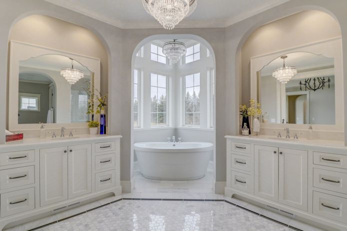 Une salle de bain à l'américaine dans une maison