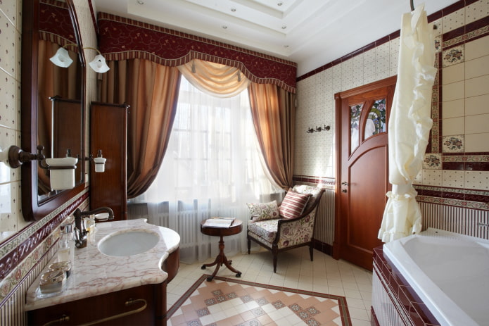 Salle de bain spacieuse avec fenêtre