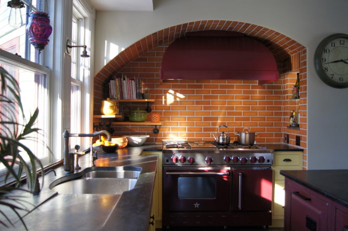 arche décorative dans l'intérieur de la cuisine