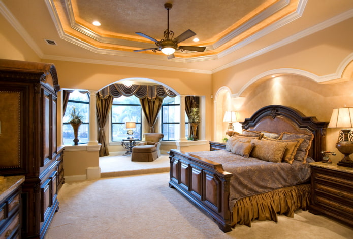 chambre classique avec une arche