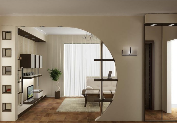 arche avec étagères à l'intérieur du couloir