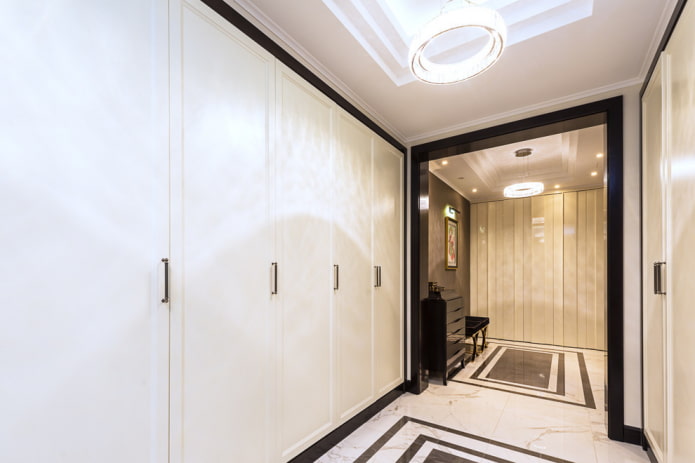 arche de séparation à l'intérieur du couloir