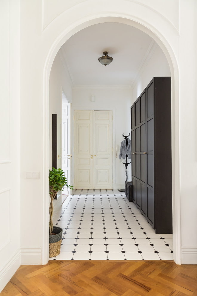 Arc en placoplâtre avec peinture à l'intérieur