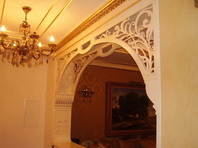 arche en plaques de plâtre sculptées à l'intérieur