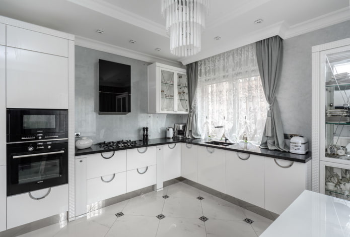 Rideaux courts dans la cuisine
