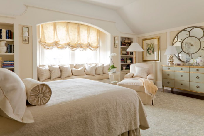 Rideaux autrichiens dans la chambre