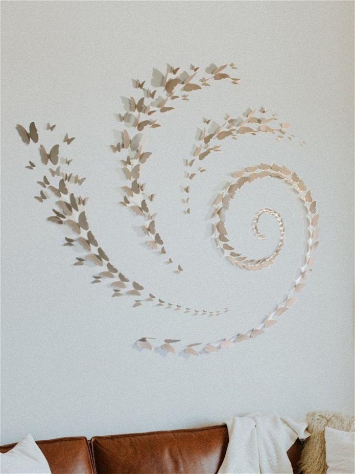 spirale de papillons sur le mur