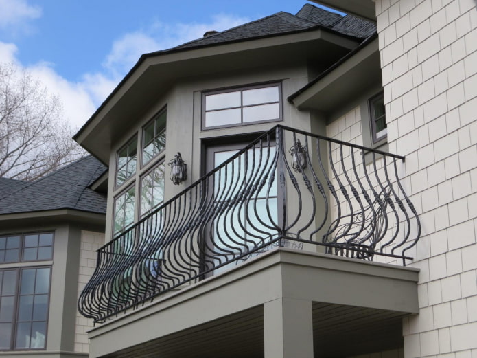 projet de maison avec un balcon en métal