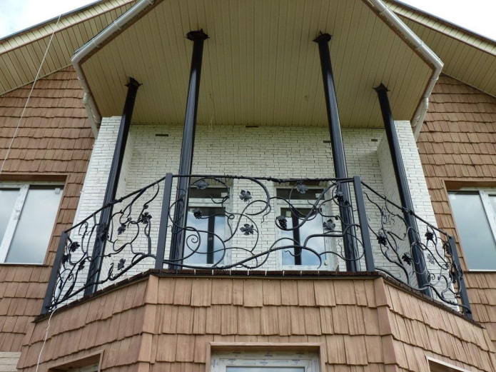 projet de maison avec un balcon en métal