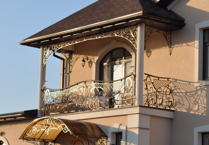 projet de maison avec un balcon en métal