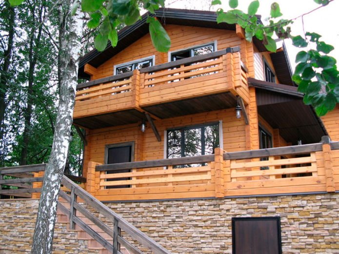 Projet de maison en bois avec balcon