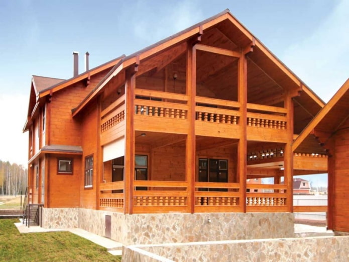 projet de maison en bois avec balcon