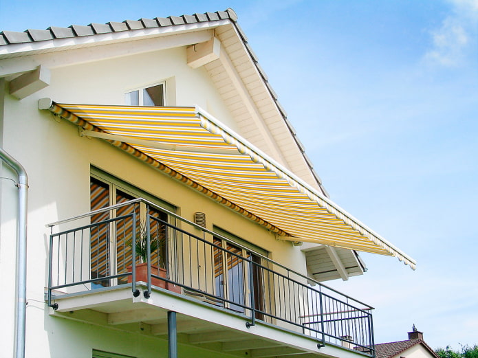 Projet de balcon avec auvent dans une maison privée