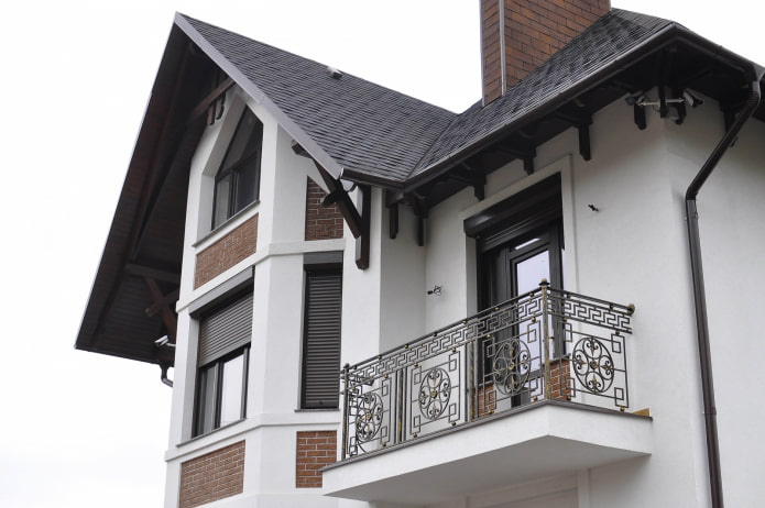 projet de maison avec un balcon en béton