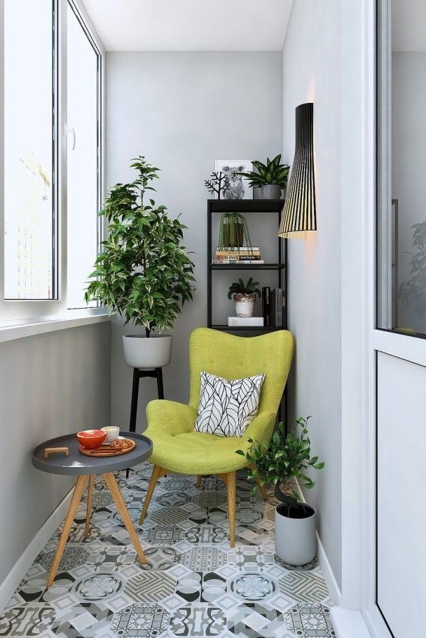 Chaise pistache sur le balcon