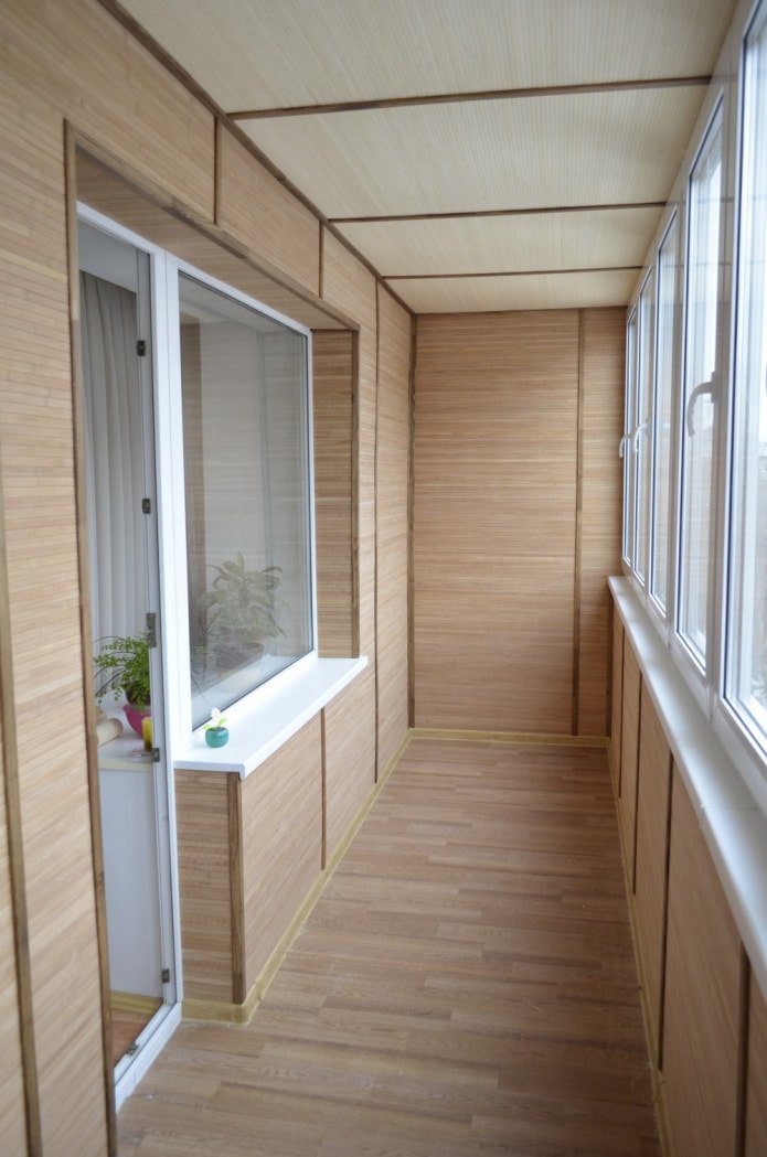 finition du balcon en bambou