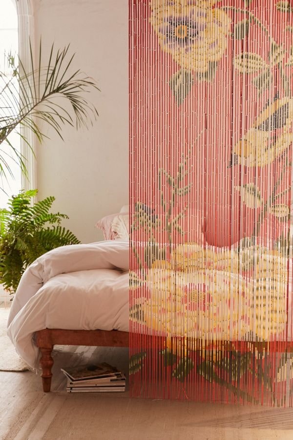 rideaux en bambou avec fleurs