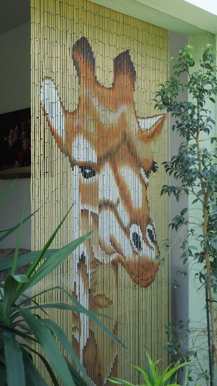 rideaux en bambou avec des images d'animaux