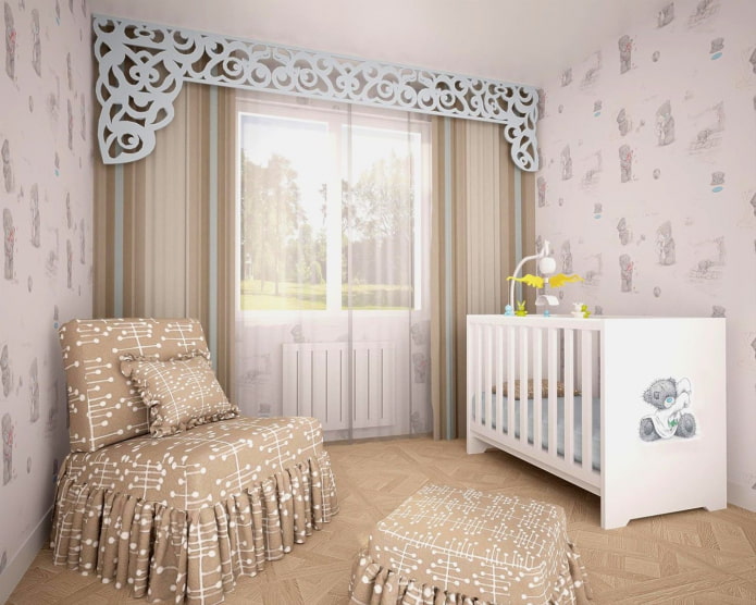 Lambrequin ajouré à l'intérieur d'une chambre d'enfant