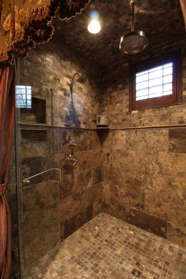 finition de salle de bain dans un bain public