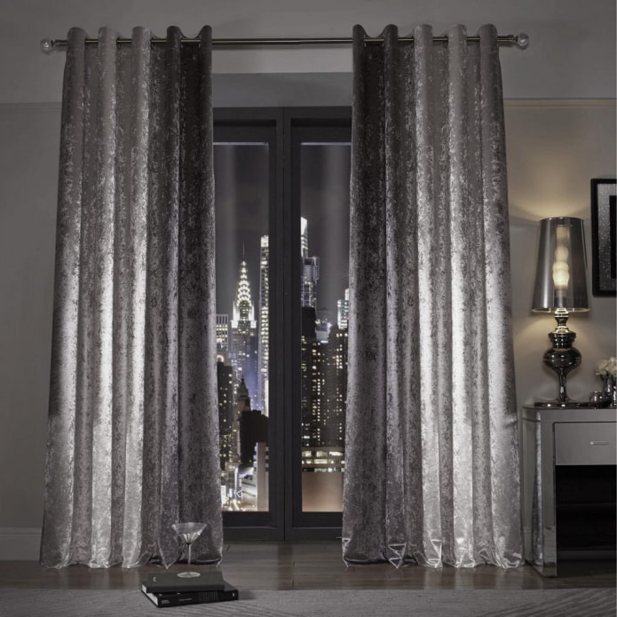 Rideaux en velours gris à l'intérieur