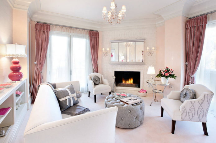rideaux en velours rose dans le salon