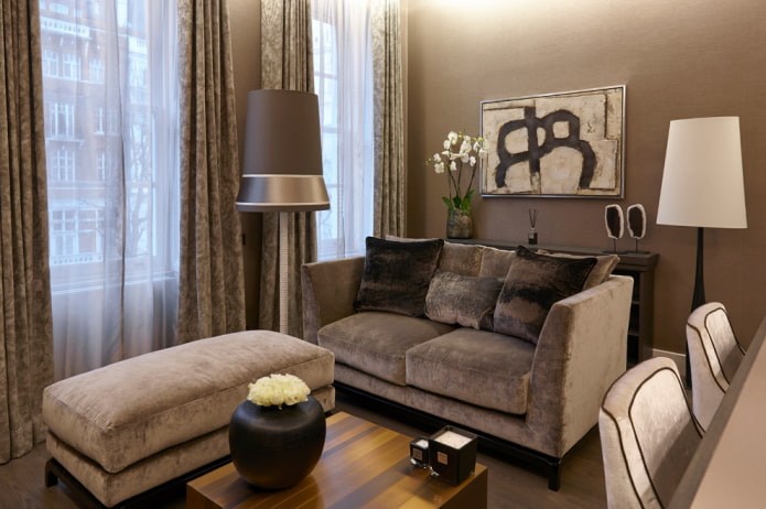 rideaux en velours marron dans le salon