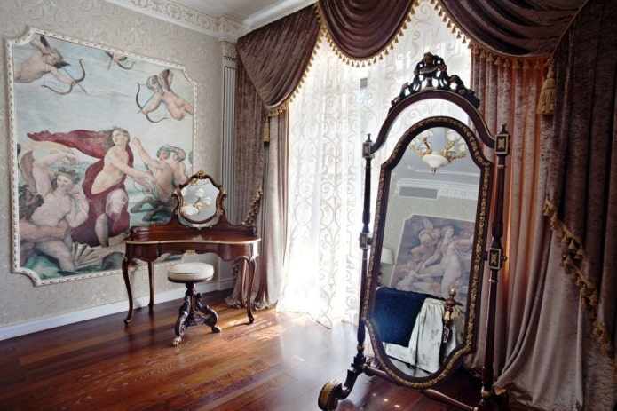 Rideaux en velours combinés à un lambrequin souple