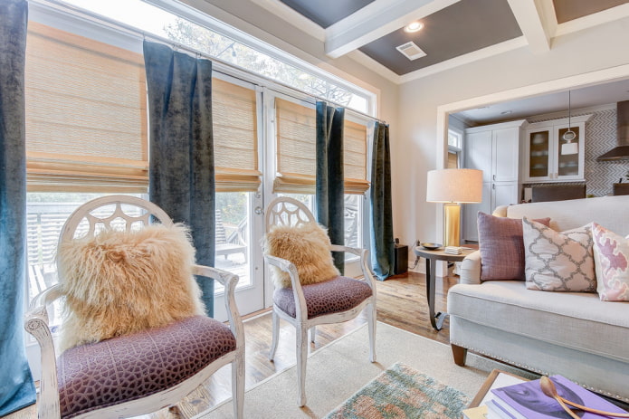 Rideaux en velours dans le salon