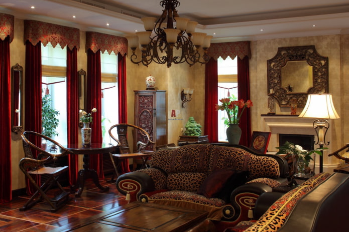 rideaux de velours dans un intérieur de style oriental